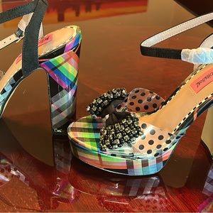 Betsey Johnson never tried on size 8M super fun stacked heels